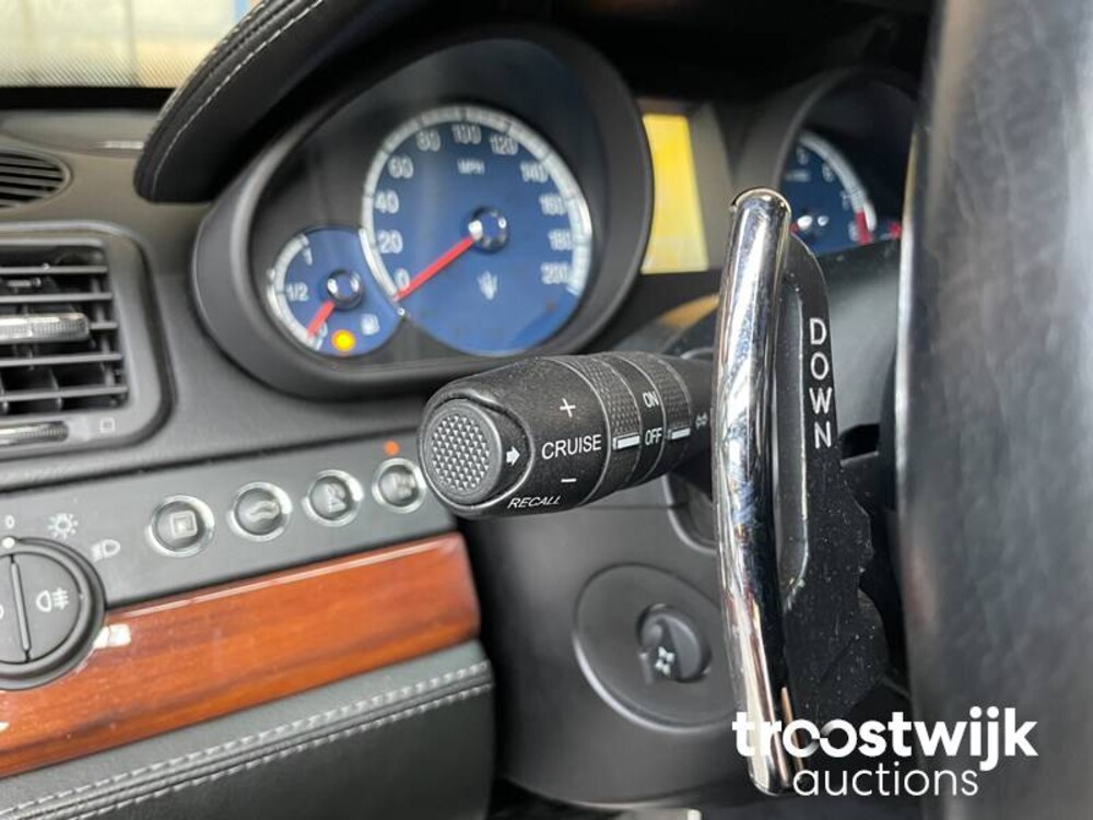 Maserati Quattroporte 4.2 V8 400pk 2005