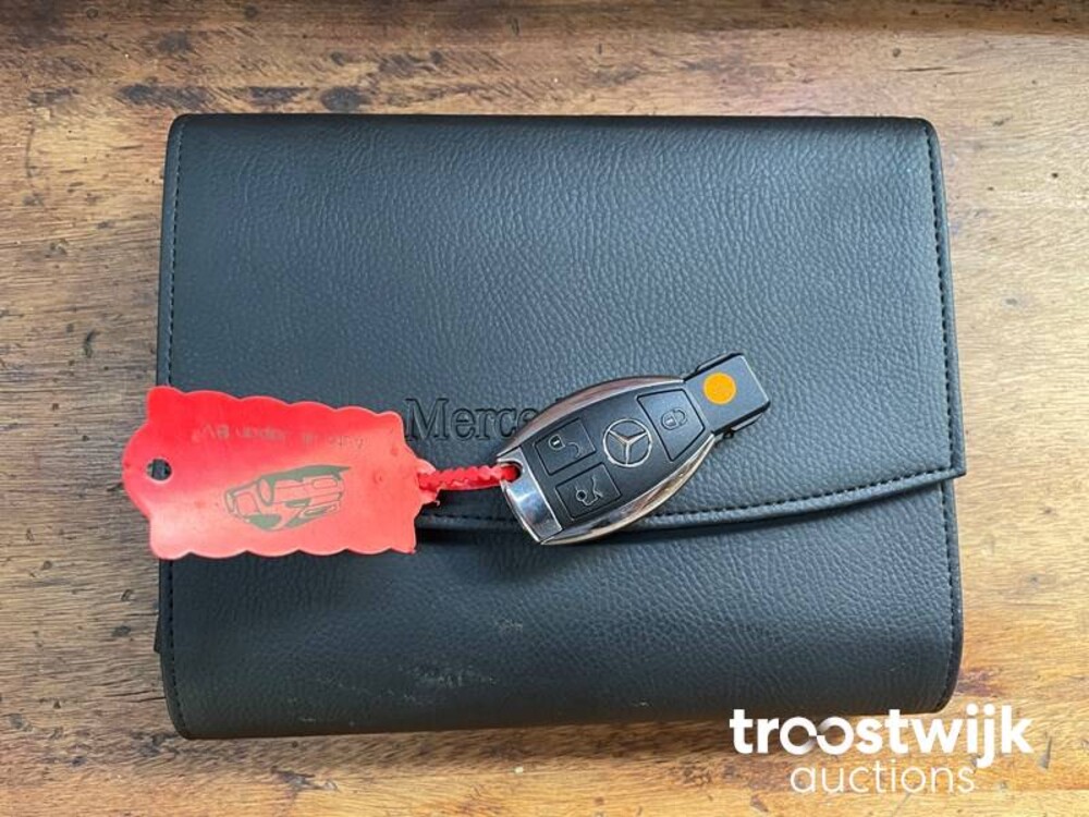 Mercedes-Benz E500 AMG 7G-TRONIC PLUS Coupé  388 PS 2010