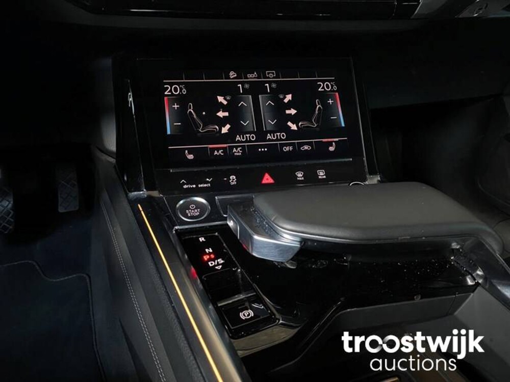 Audi e-tron 55 Quattro Edition-One advanced 95 kWh 360pk 2019 -Orig. NL-, G-489-BX
