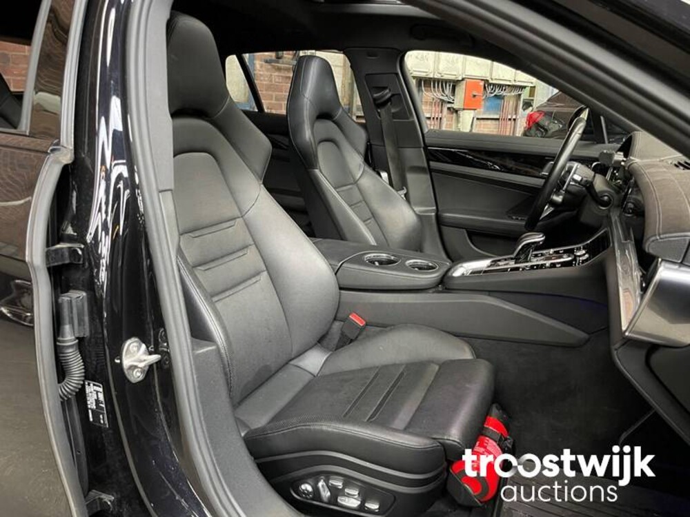 Porsche Panamera 4 E-Hybrid 2.9 V6 Plug-In Hybrid Bj-2018 462PS SPORT-DESIGN SPORT-CHRONO 2017