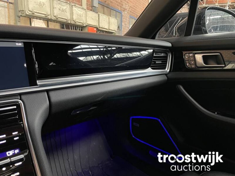 Porsche Panamera 4 E-Hybrid 2.9 V6 Plug-In Hybrid Bj-2018 462PS SPORT-DESIGN SPORT-CHRONO 2017
