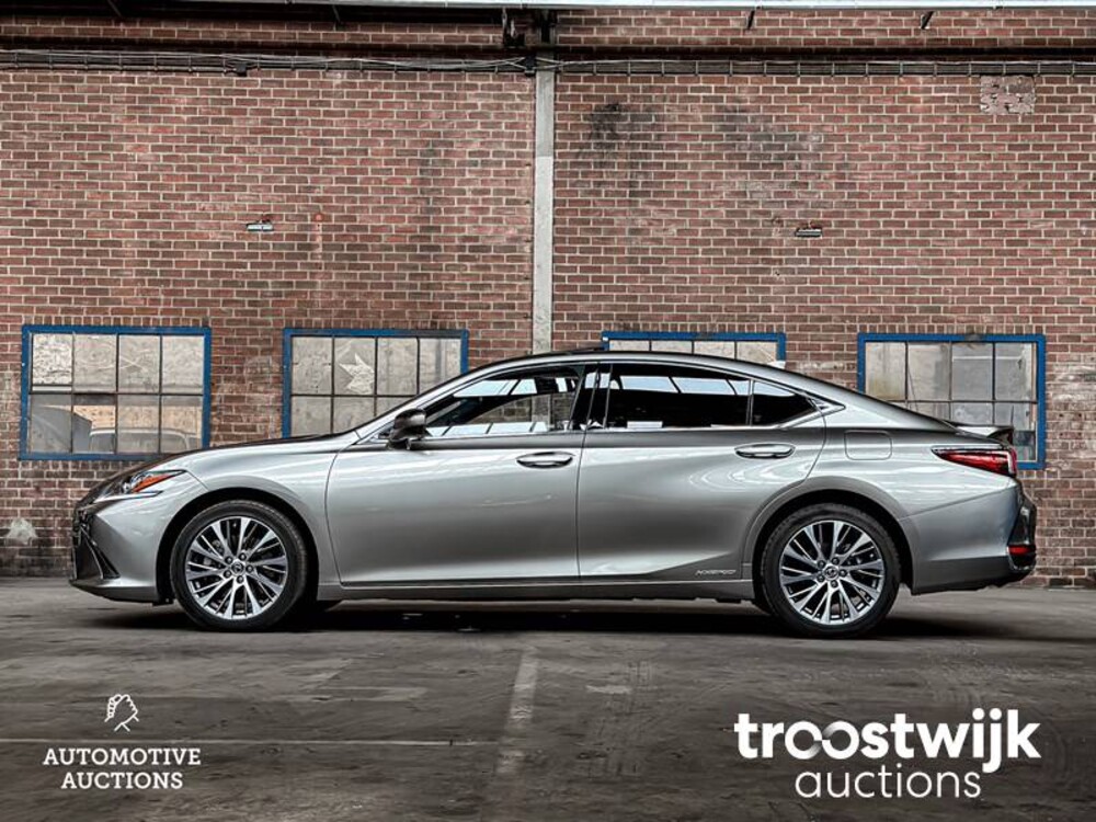 Lexus ES300 2.5 Hybrid 215 PS 2020