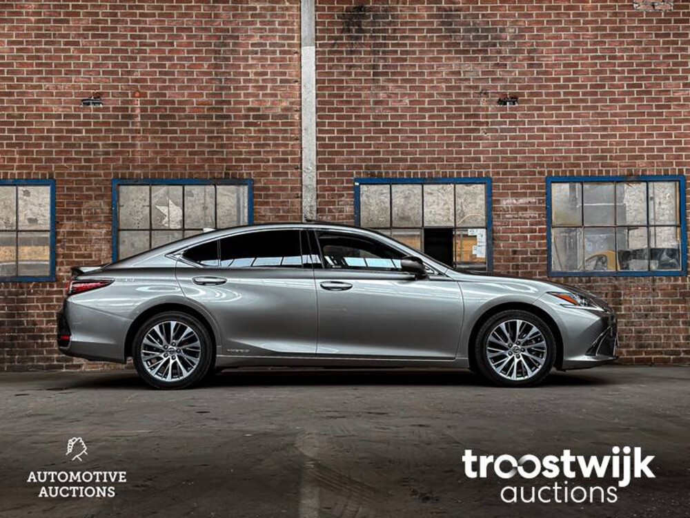 Lexus ES300 2.5 Hybrid 215 PS 2020