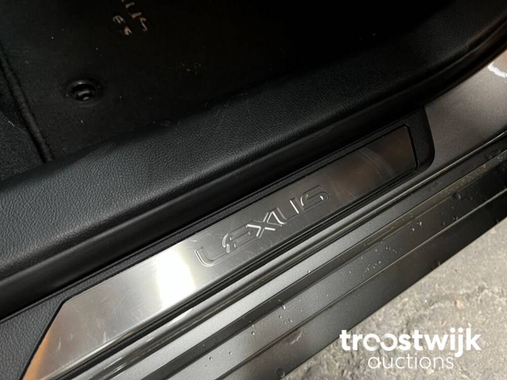 Lexus ES300 2.5 Hybrid 215 PS 2020