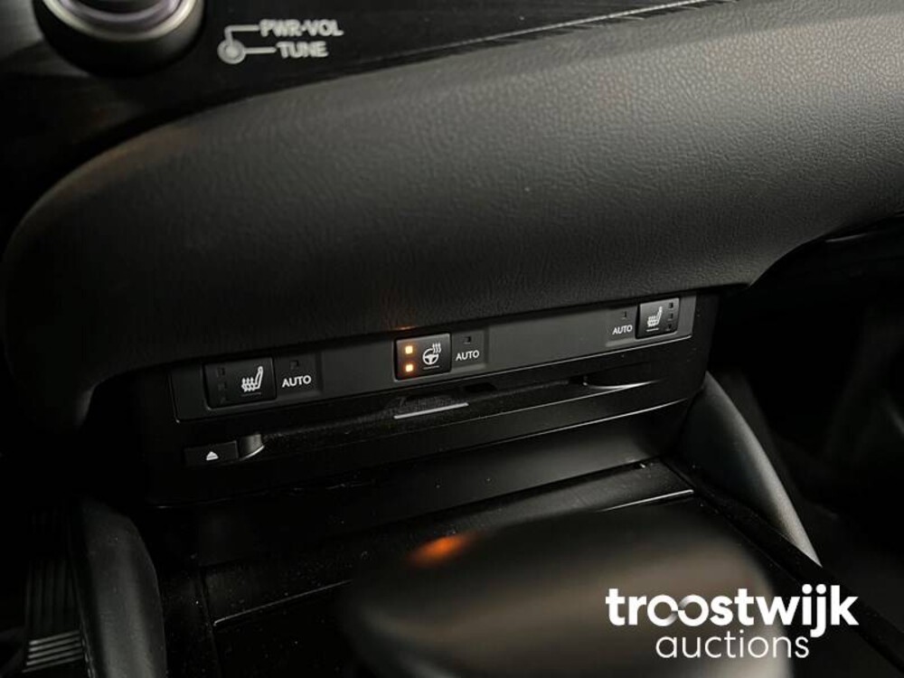 Lexus ES300 2.5 Hybrid 215 PS 2020