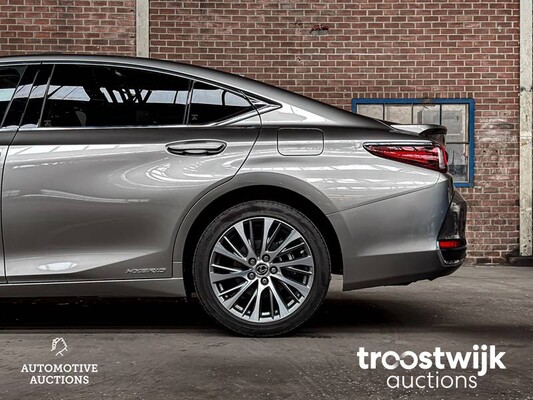 Lexus ES300 2.5 Hybrid 215hp 2020