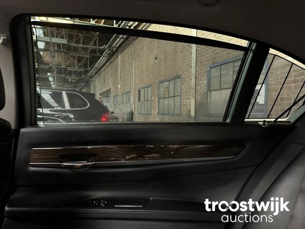 BMW 740Li Individual Edition F02 320PS 2014, T-396-GN