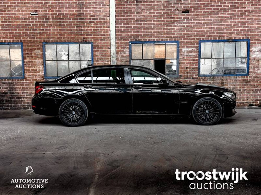 BMW 740Li Individual Edition F02 320PS 2014, T-396-GN