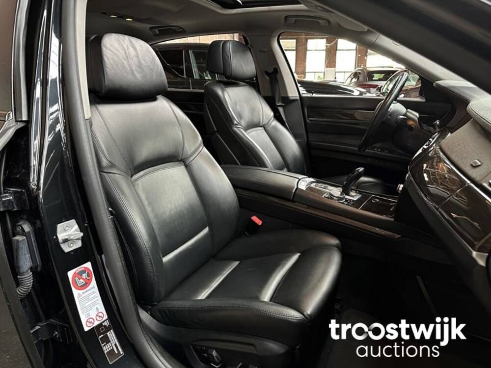 BMW 740Li Individual Edition F02 320PS 2014, T-396-GN