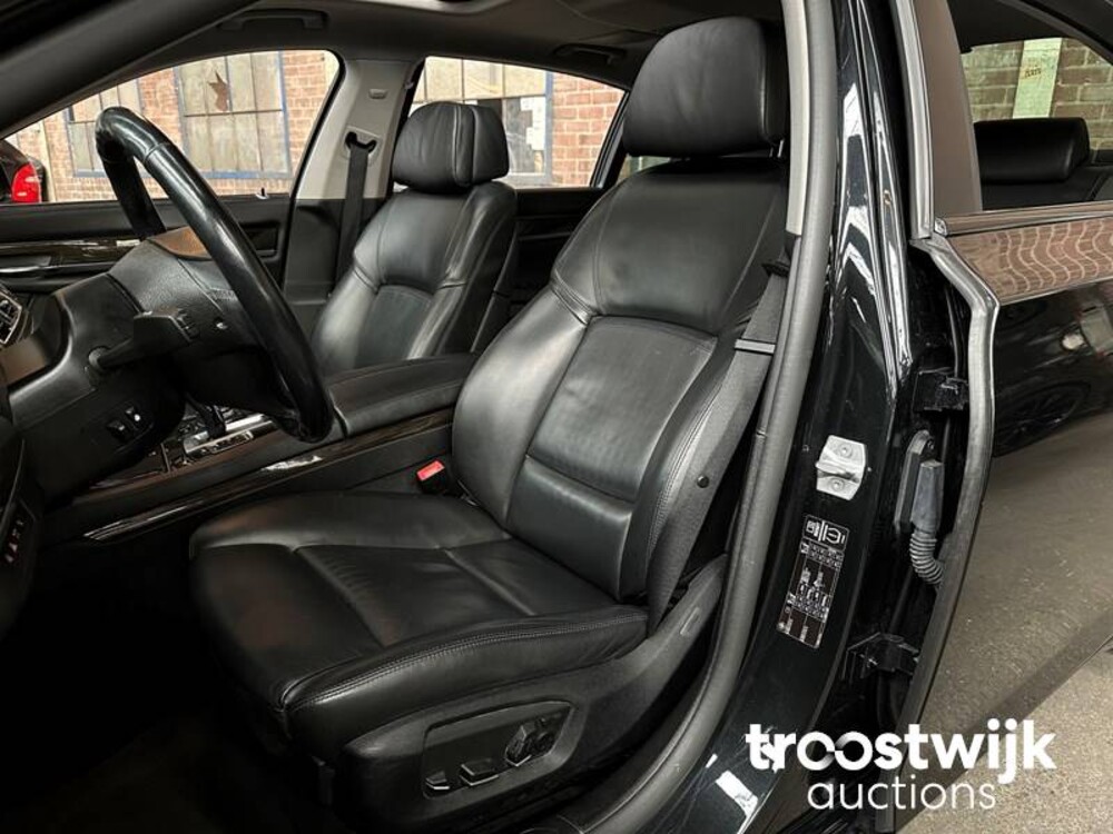 BMW 740Li Individual Edition F02 320PS 2014, T-396-GN