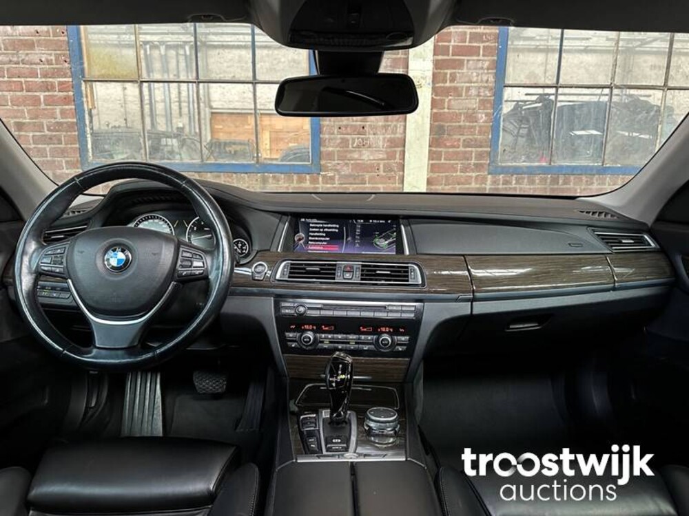 BMW 740Li Individual Edition F02 320PS 2014, T-396-GN