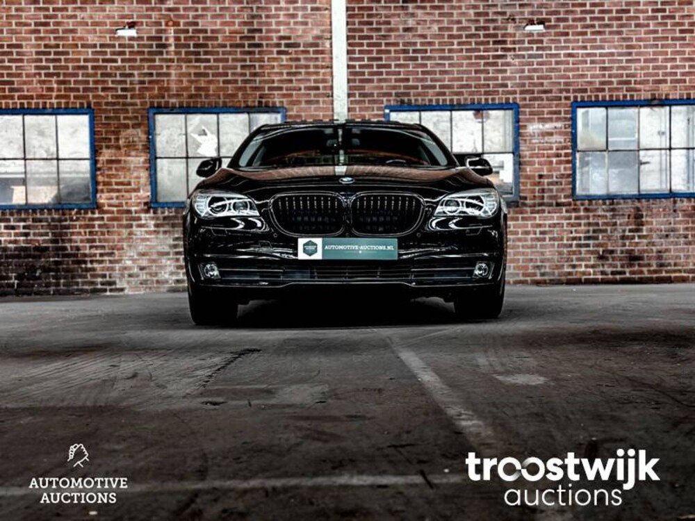 BMW 740Li Individual Edition F02 320PS 2014, T-396-GN