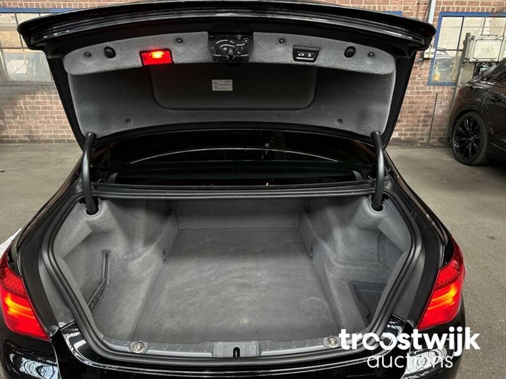 BMW 740Li Individual Edition F02 320PS 2014, T-396-GN