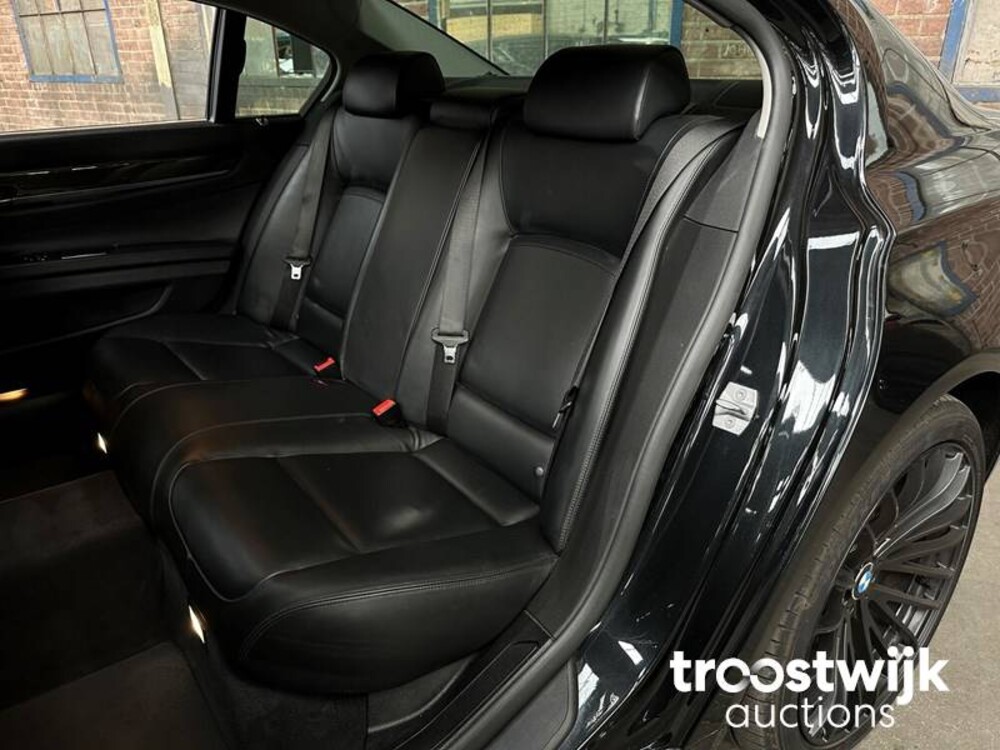 BMW 740Li Individual Edition F02 320PS 2014, T-396-GN