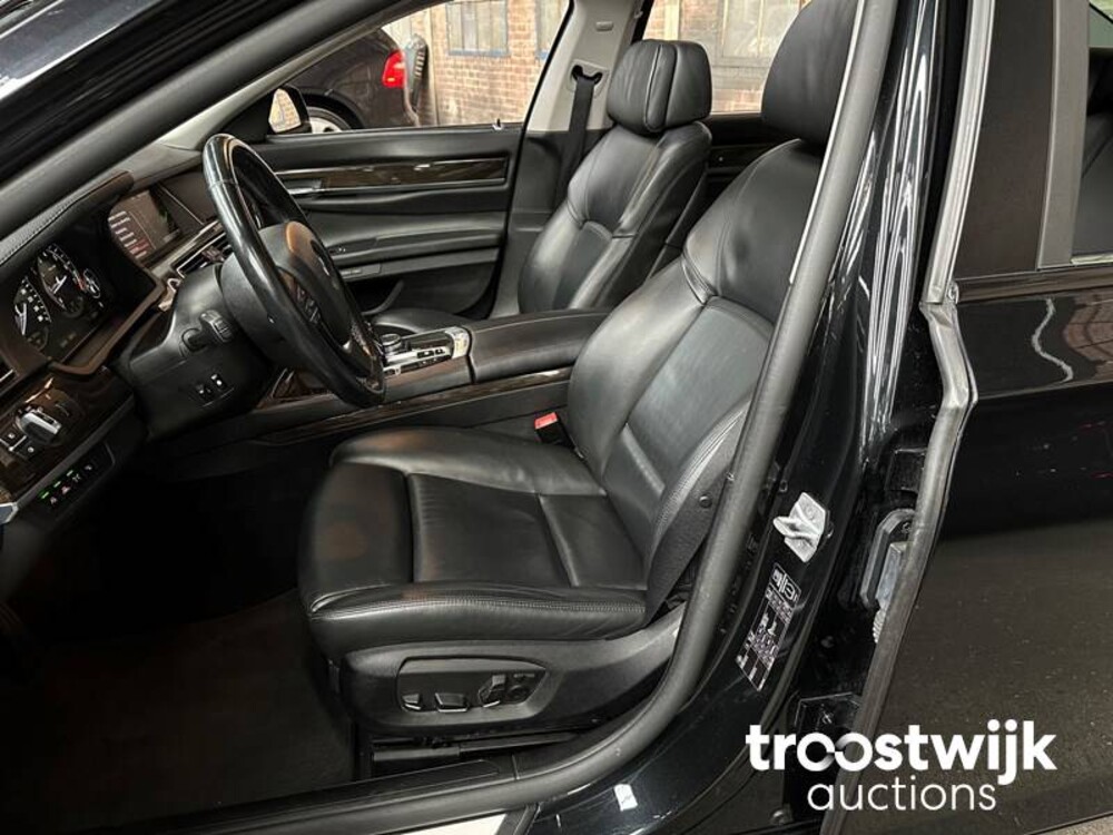 BMW 740Li Individual Edition F02 320PS 2014, T-396-GN