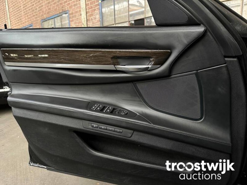 BMW 740Li Individual Edition F02 320PS 2014, T-396-GN