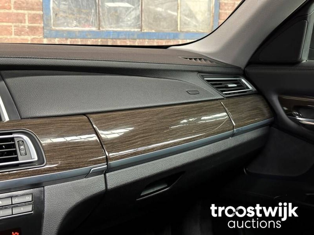 BMW 740Li Individual Edition F02 320PS 2014, T-396-GN