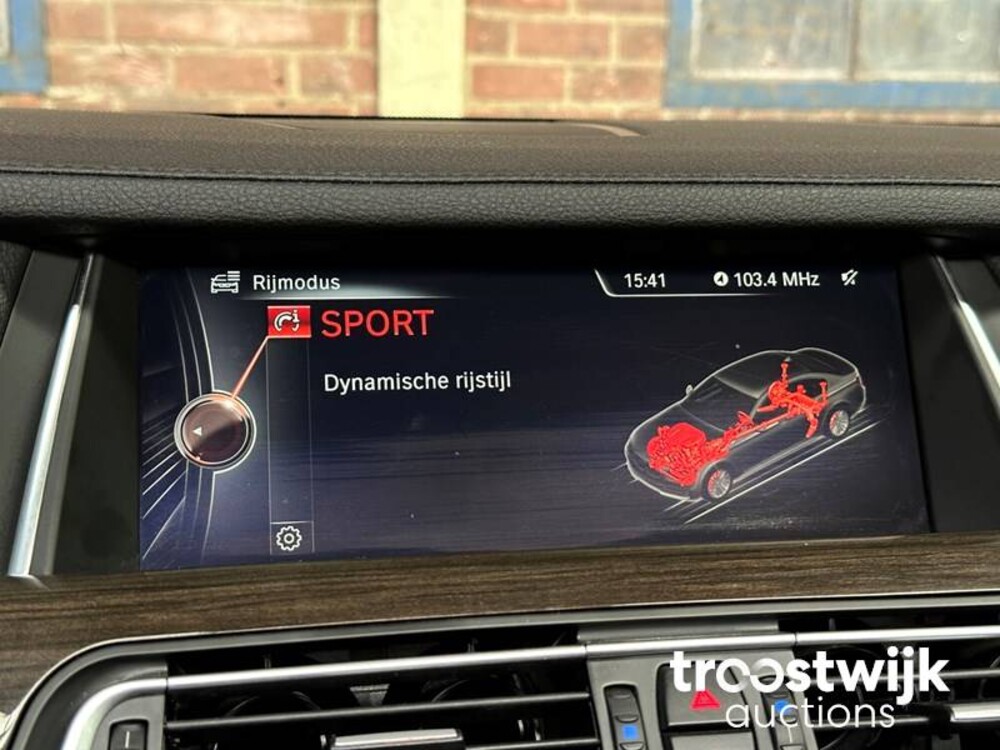 BMW 740Li Individual Edition F02 320PS 2014, T-396-GN