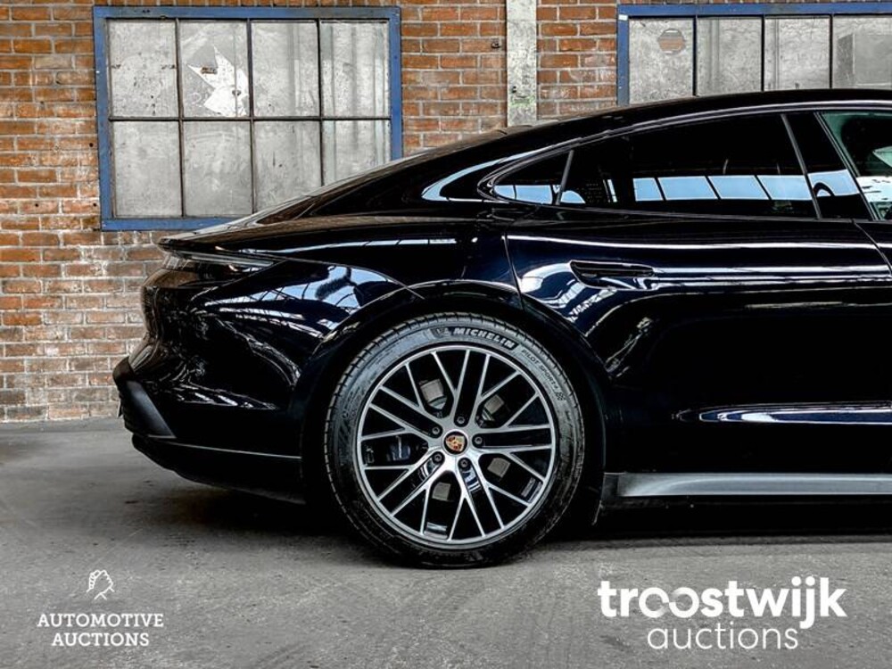 Porsche Taycan PERFORMANCE 84kWh Sport Chrono 381PS 2021 Herstellergarantie -Orig. NL-, L-982-RT