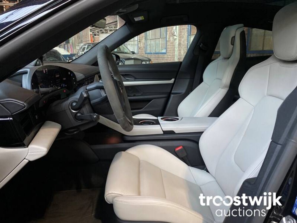 Porsche Taycan PERFORMANCE 84kWh Sport Chrono 381PS 2021 Herstellergarantie -Orig. NL-, L-982-RT