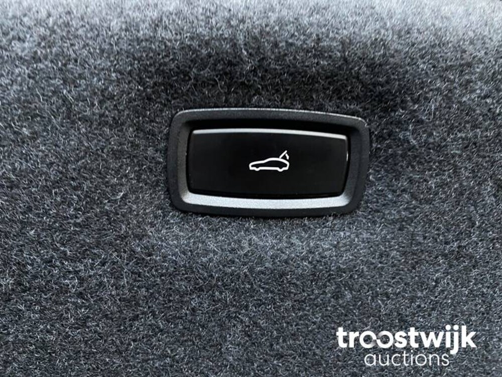 Porsche Taycan PERFORMANCE 84kWh Sport Chrono 381PS 2021 Herstellergarantie -Orig. NL-, L-982-RT