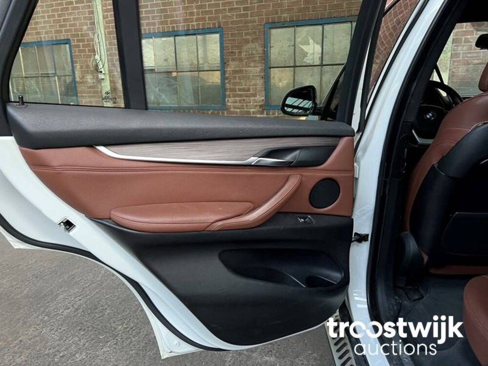 BMW X5 xDrive50i 7-Persoons 449hp 2014