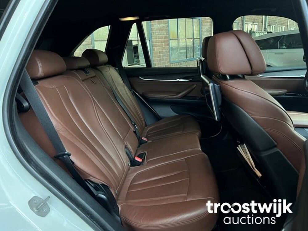 BMW X5 xDrive50i 7-Persoons 449hp 2014