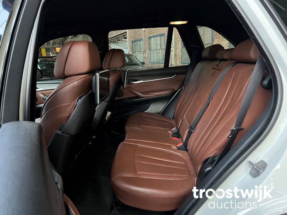 BMW X5 xDrive50i 7-Persoons 449hp 2014