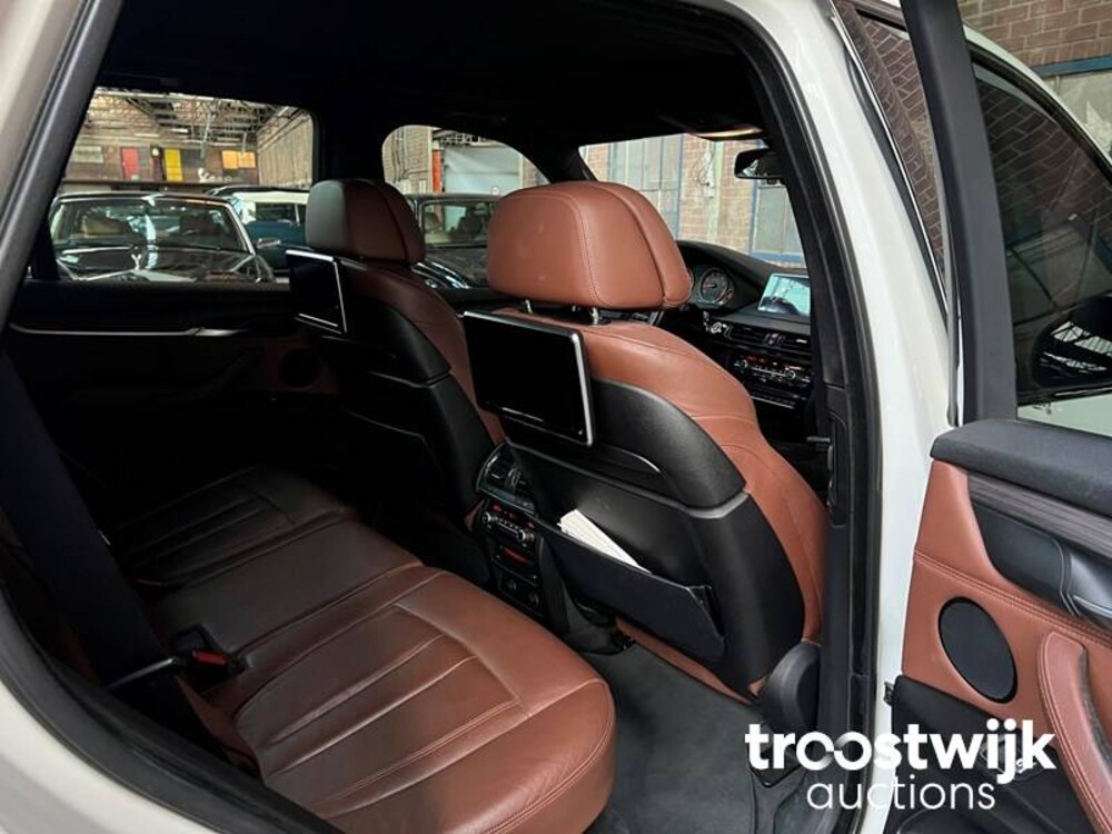 BMW X5 xDrive50i 7-Persoons 449hp 2014