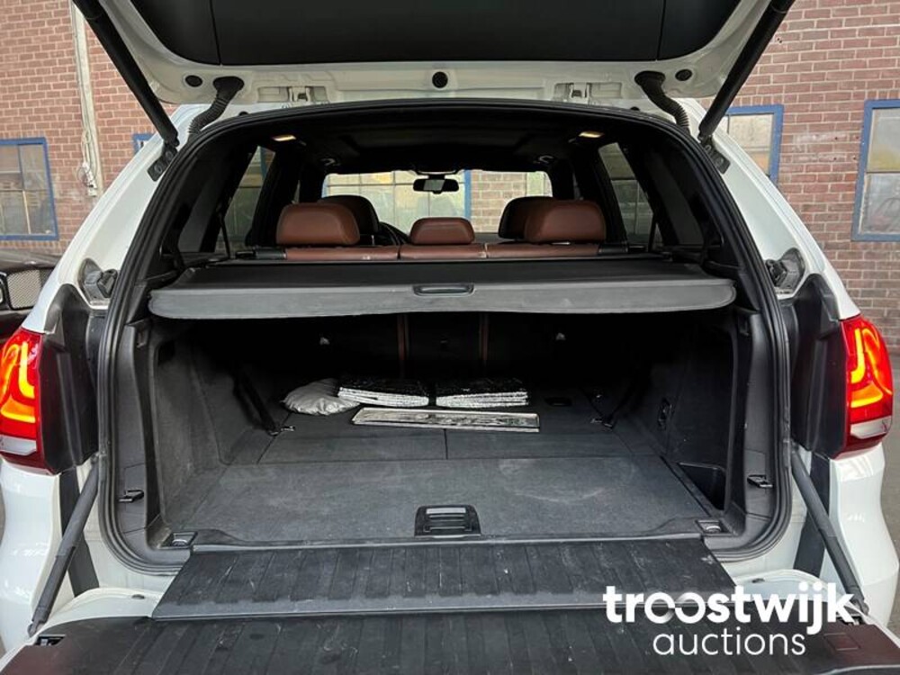 BMW X5 xDrive50i 7-Persoons 449hp 2014