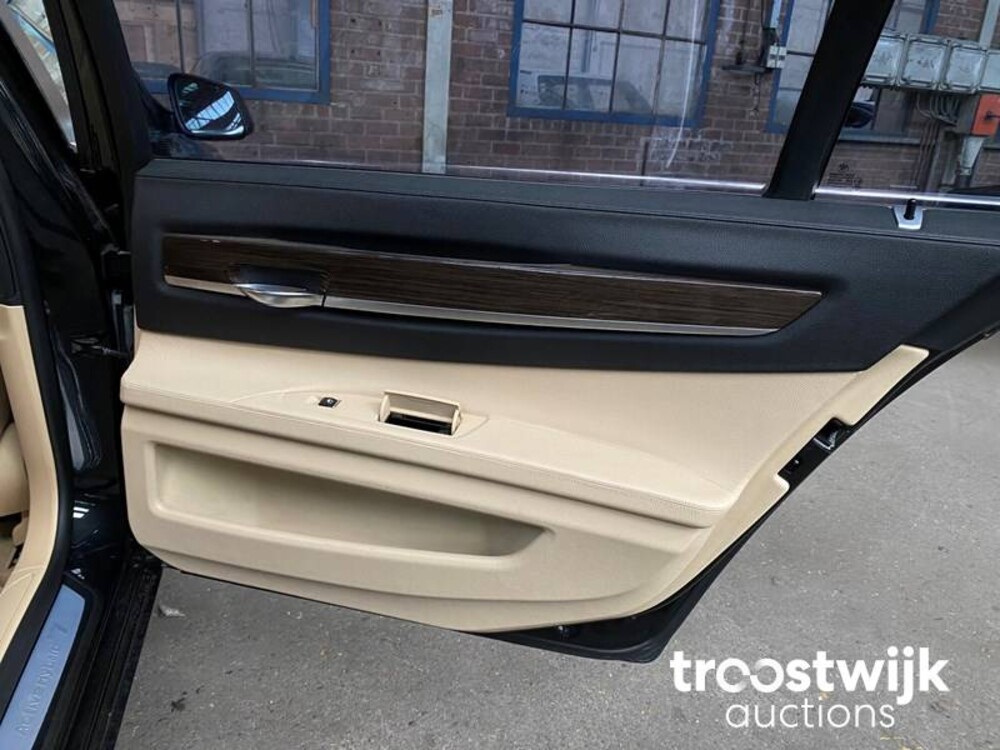 BMW 750 IL Active Hybrid 7er 465PS 2012