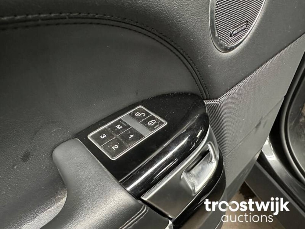 Land Rover Range Rover 4.4 SDV8 Vogue 340PS 2014 -GIJS NUMMERNSCHILD-