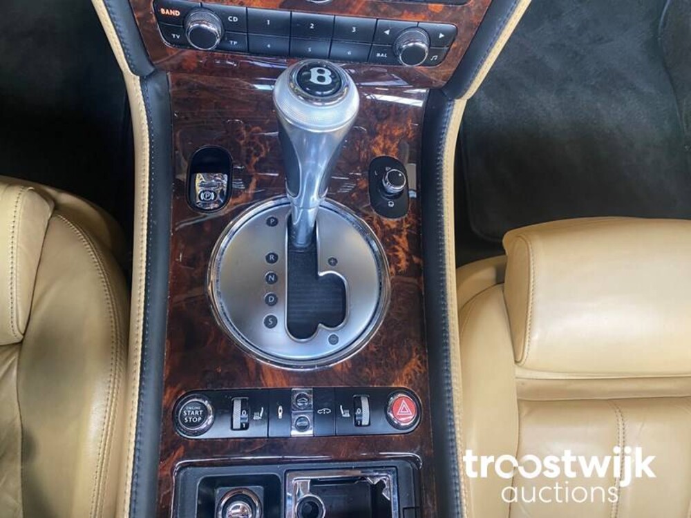 Bentley Continental GTC 6.0 W12 Cabriolet Facelift 560PS (British Racing Green) , 38-KFR-7