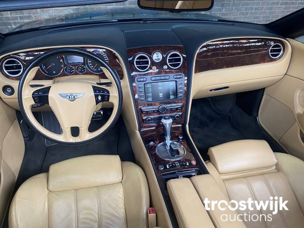 Bentley Continental GTC 6.0 W12 Cabriolet Facelift 560PS (British Racing Green) , 38-KFR-7