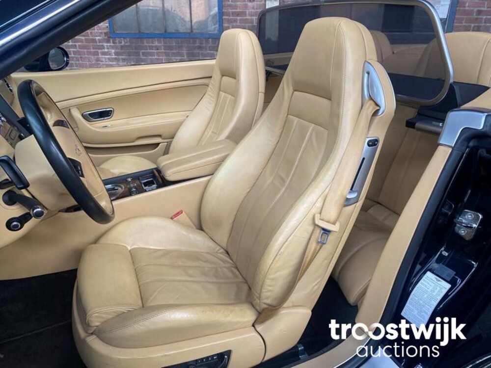 Bentley Continental GTC 6.0 W12 Cabriolet Facelift 560PS (British Racing Green) , 38-KFR-7