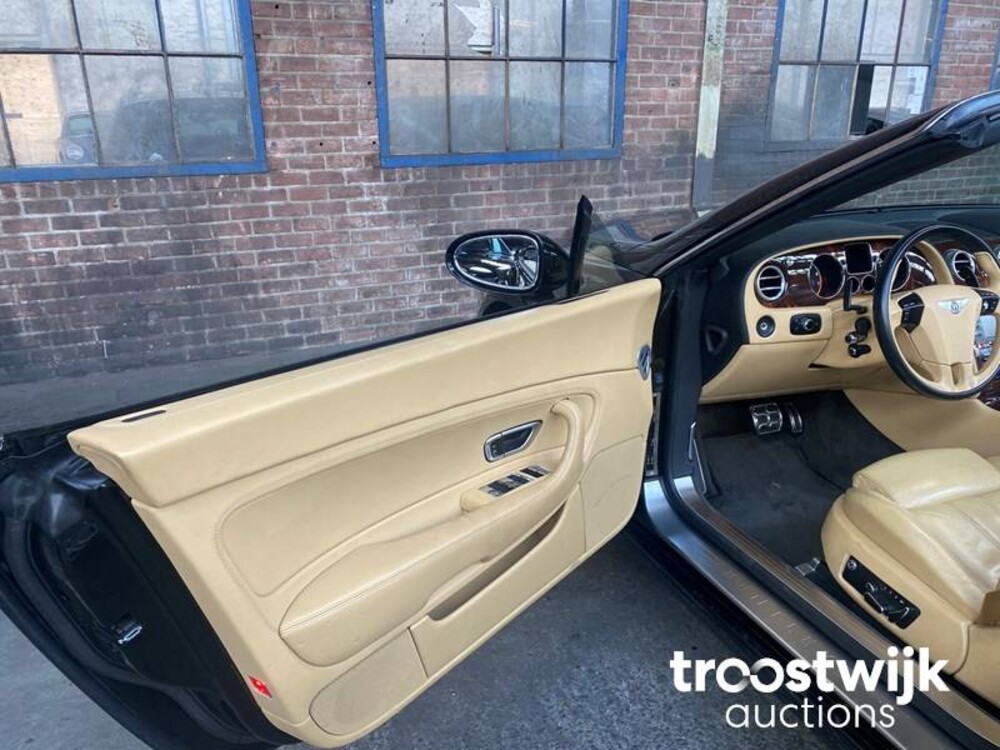 Bentley Continental GTC 6.0 W12 Cabriolet Facelift 560PS (British Racing Green) , 38-KFR-7