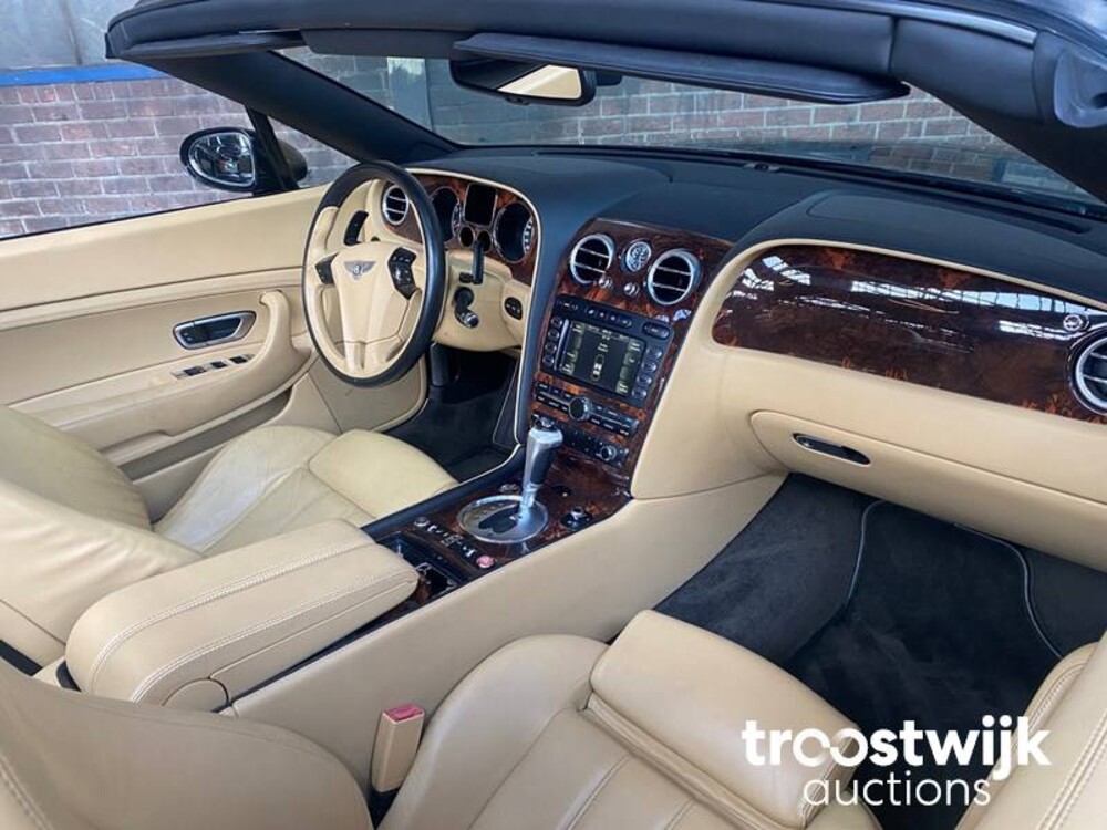 Bentley Continental GTC 6.0 W12 Cabriolet Facelift 560PS (British Racing Green) , 38-KFR-7