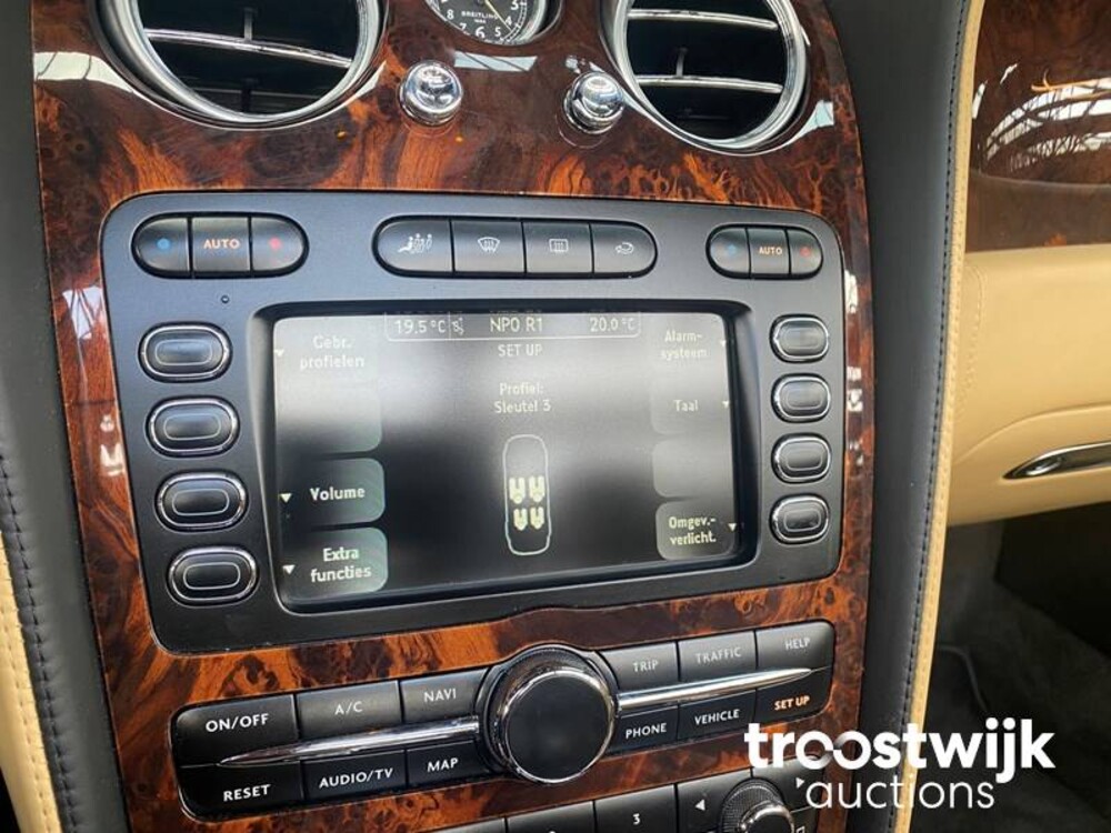 Bentley Continental GTC 6.0 W12 Cabriolet Facelift 560PS (British Racing Green) , 38-KFR-7