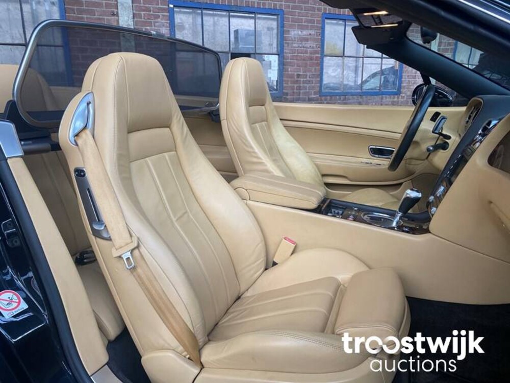 Bentley Continental GTC 6.0 W12 Cabriolet Facelift 560PS (British Racing Green) , 38-KFR-7