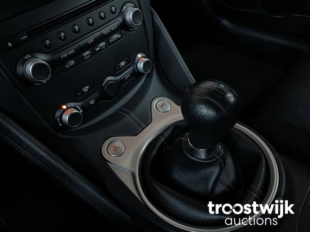 Nissan 370Z 3.7 V6 328hp 2017