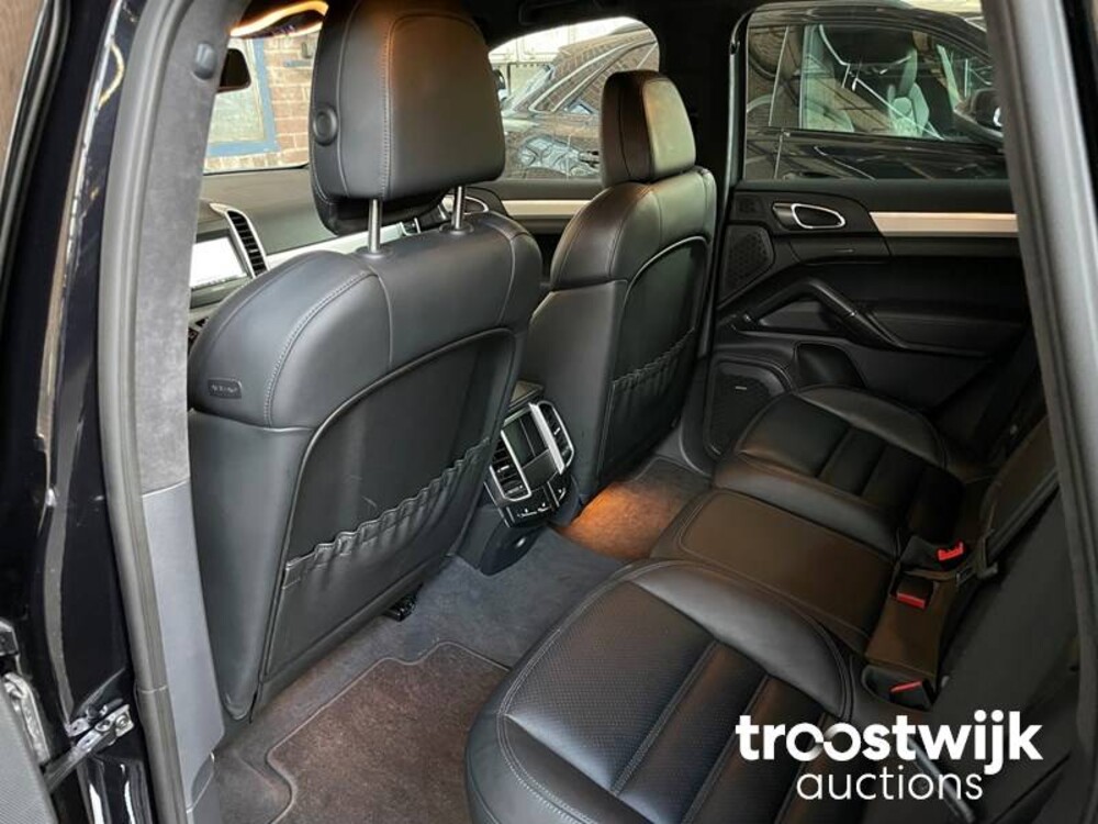 Porsche Cayenne Turbo 4.8 V8 500PS 2012