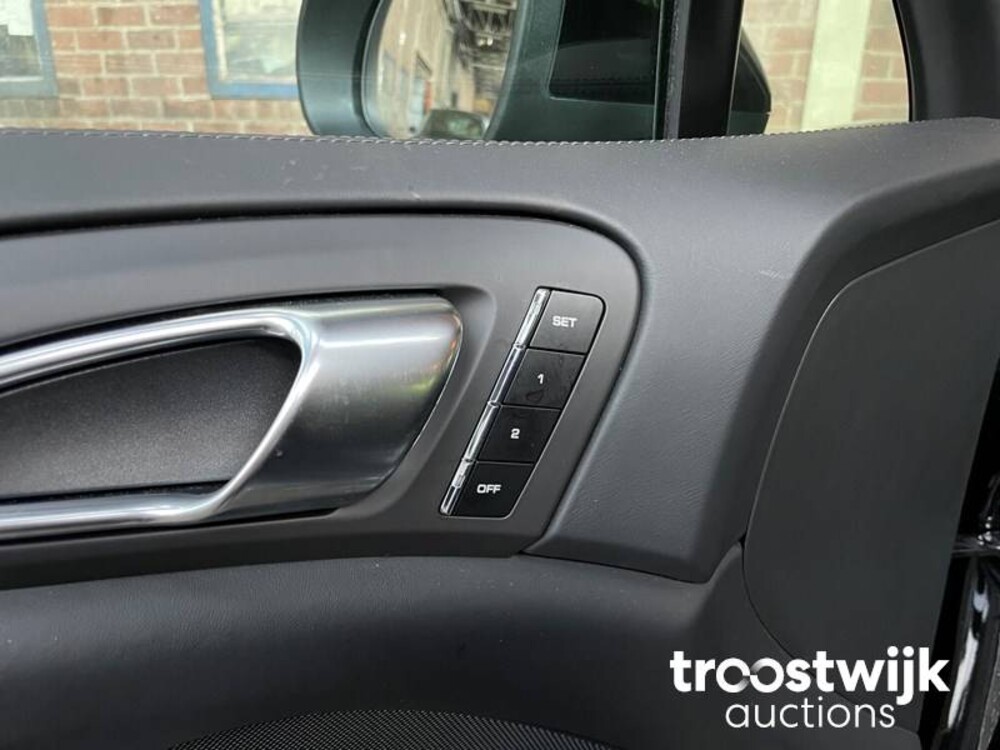 Porsche Cayenne Turbo 4.8 V8 500PS 2012