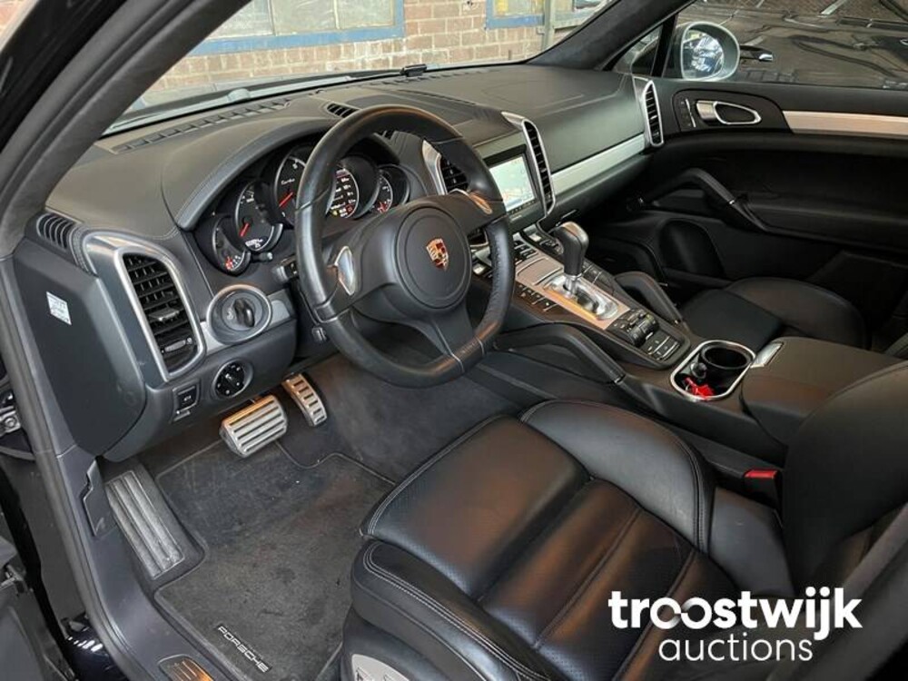 Porsche Cayenne Turbo 4.8 V8 500PS 2012