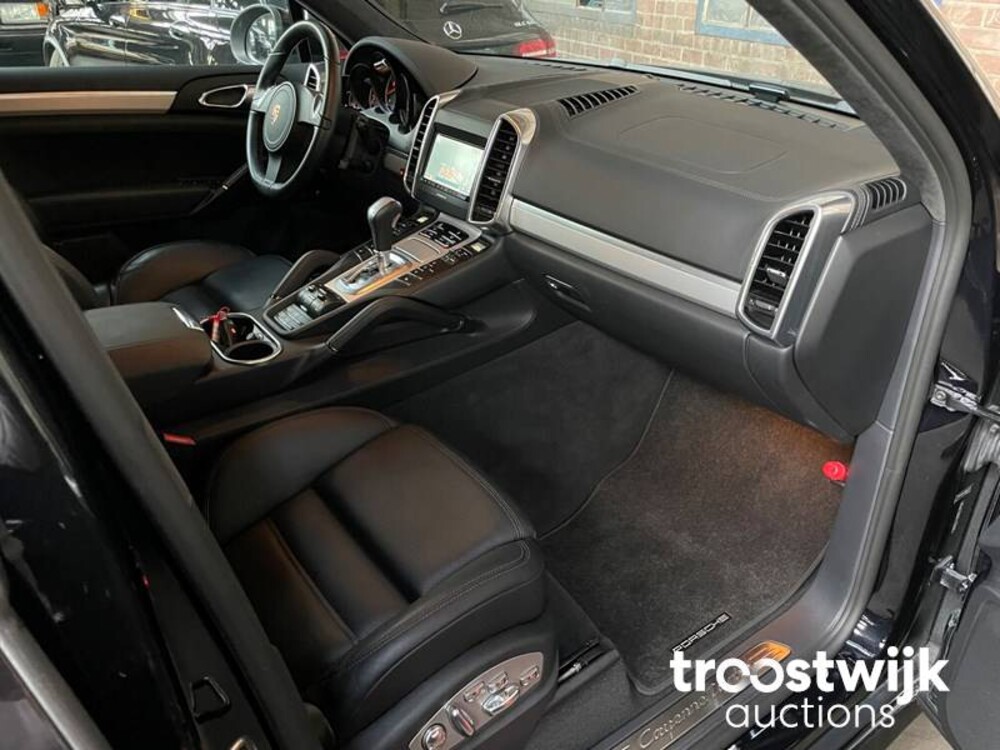 Porsche Cayenne Turbo 4.8 V8 500PS 2012