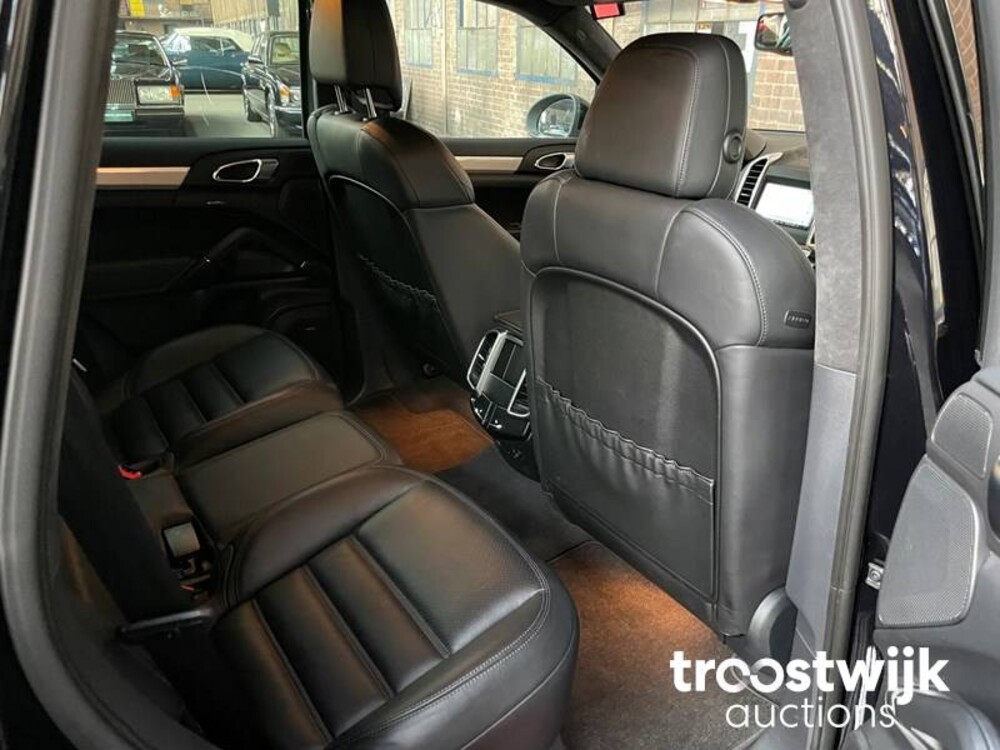 Porsche Cayenne Turbo 4.8 V8 500PS 2012