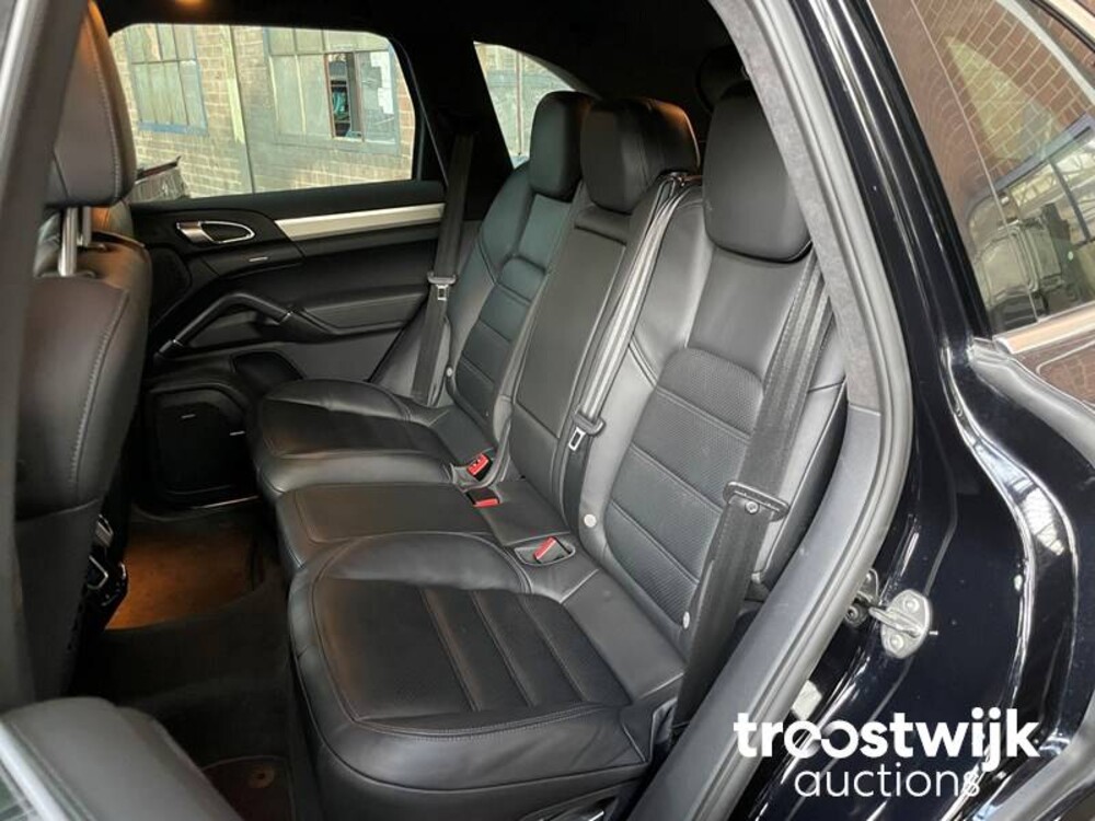 Porsche Cayenne Turbo 4.8 V8 500PS 2012