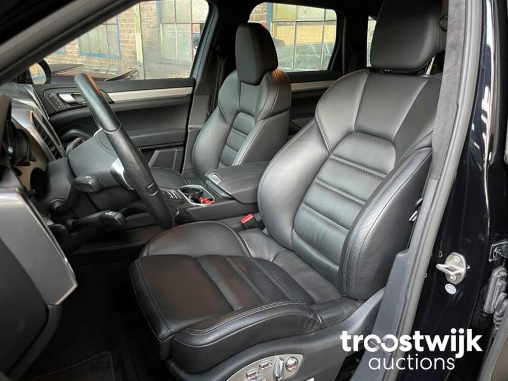 Porsche Cayenne Turbo 4.8 V8 500PS 2012