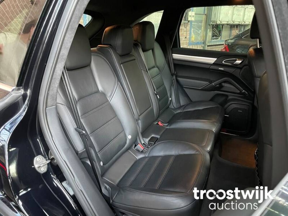 Porsche Cayenne Turbo 4.8 V8 500PS 2012