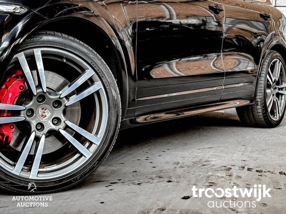 Porsche Cayenne Turbo 4.8 V8 500PS 2012