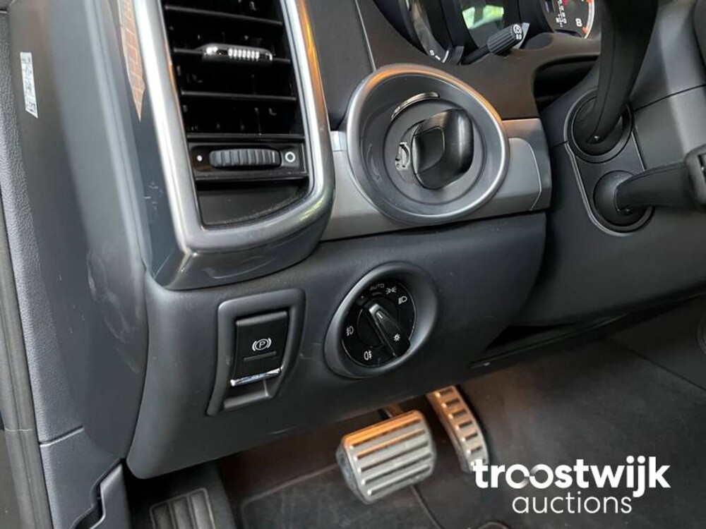 Porsche Cayenne Turbo 4.8 V8 500PS 2012